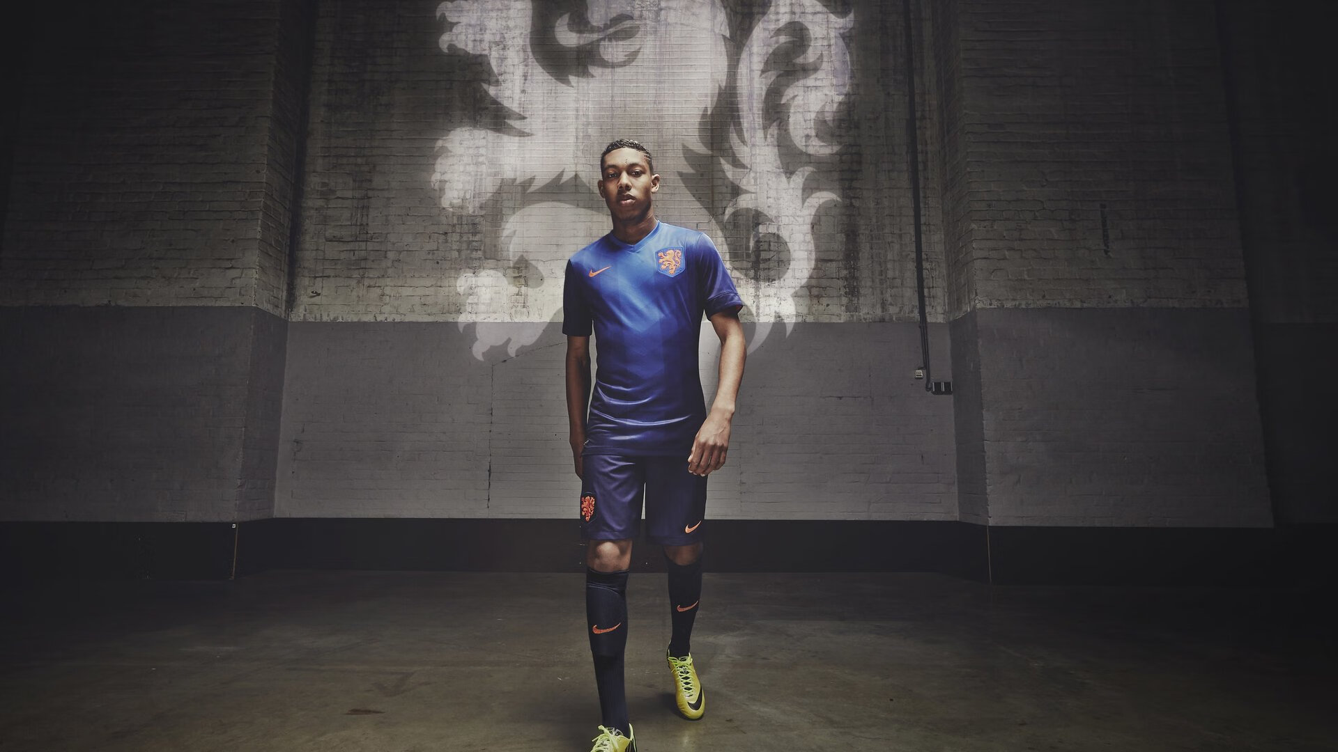 开云平台-_不同年龄段的网球训练方案：从童年到老年_，网球训练几岁开始